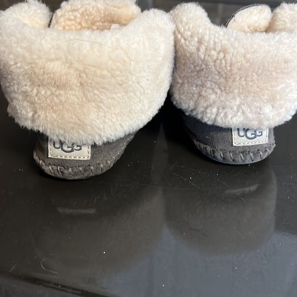 Child Ugg shoes - Picture 3 of 3